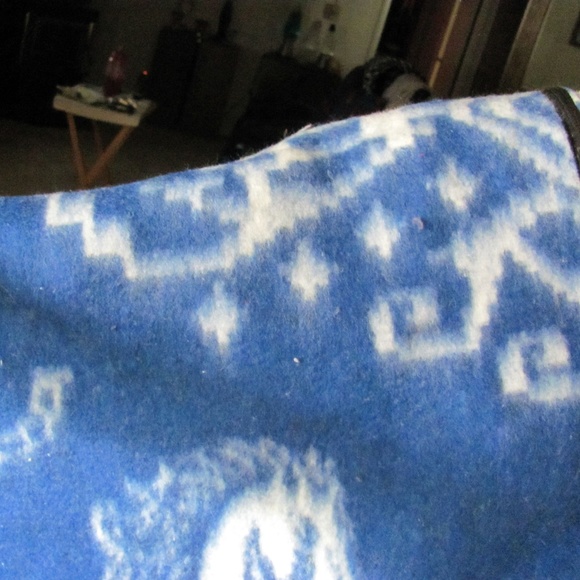 REVERSABLE Poncho with Horse Design  Measuring 41" - Picture 4 of 4